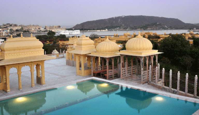Chunda-Palace-Udaipur-Pool1