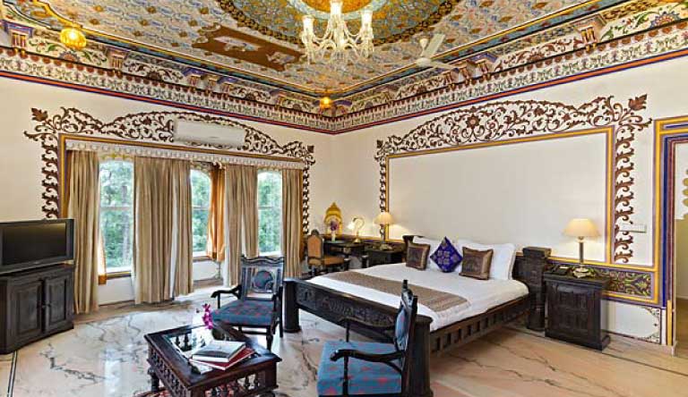 Chunda-Palace-Udaipur-Room2