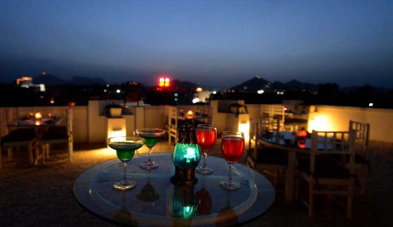 Golden-Tulip-Udaipur-Bar1