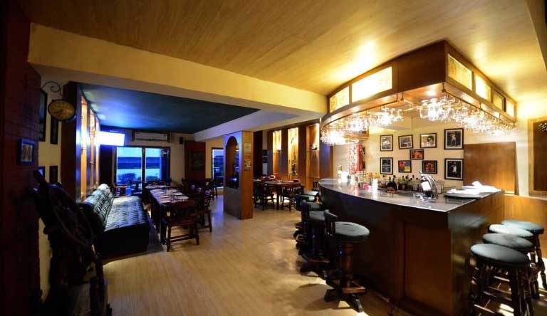 Golden-Tulip-Udaipur-Bar2