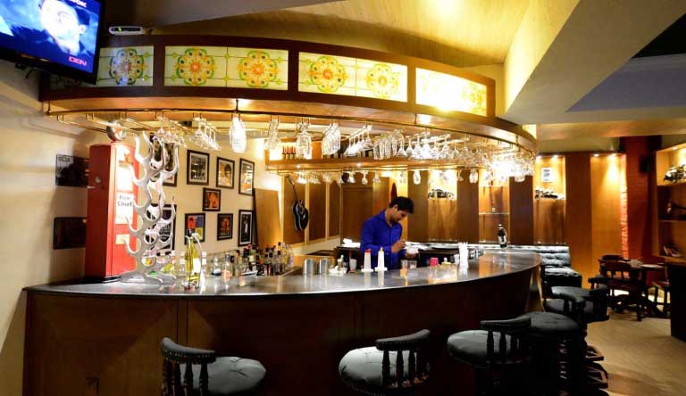 Golden-Tulip-Udaipur-Bar4
