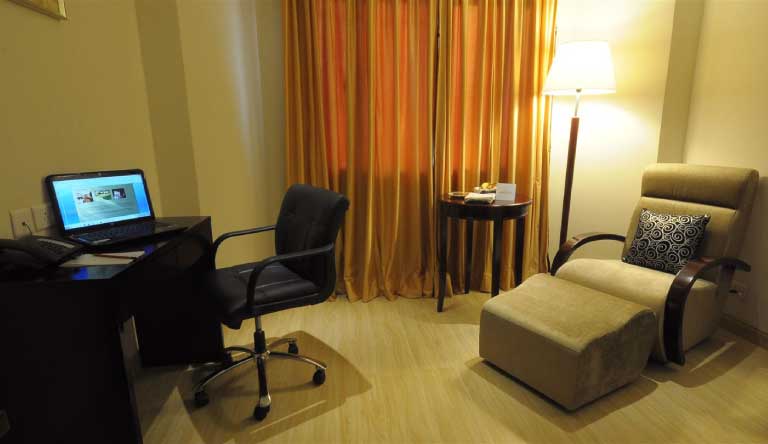 Golden-Tulip-Udaipur-Club-Room4