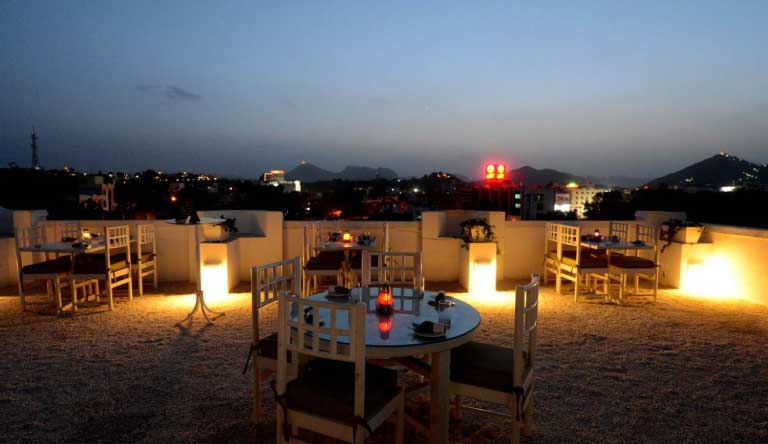 Golden-Tulip-Udaipur-Dining1
