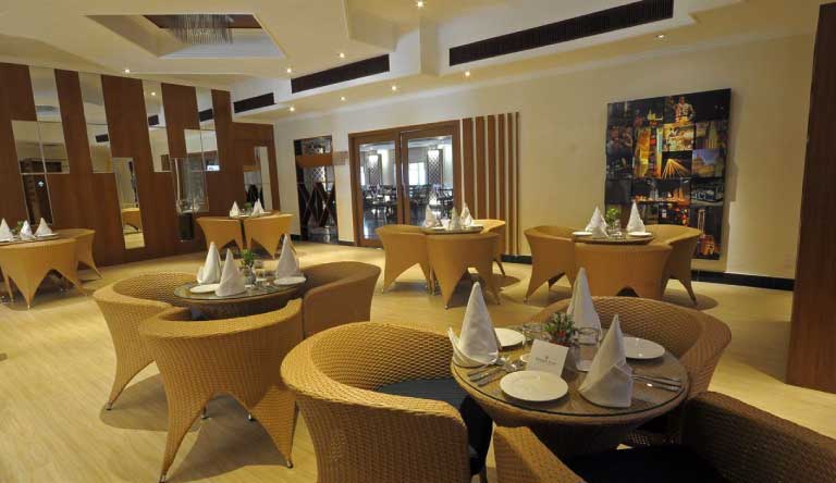 Golden-Tulip-Udaipur-Dining4