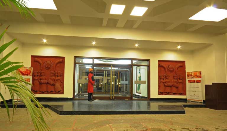 Golden-Tulip-Udaipur-Entrance