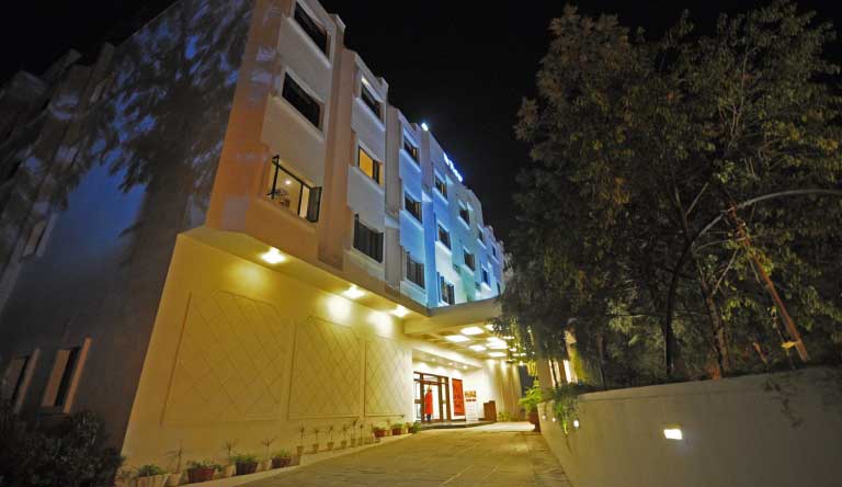 Golden-Tulip-Udaipur-Exterior2