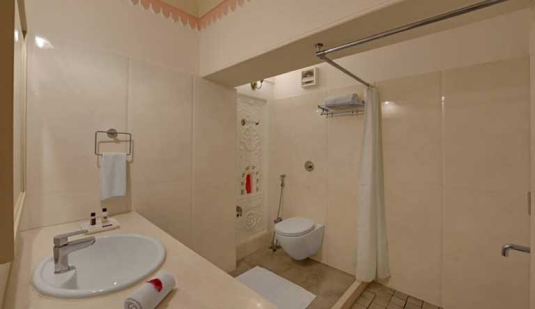 Hotel-Ram-Pratap-Palace-Udaipur-Deluxe-Room-Bathroom