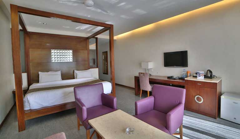 Jaisamand-Island-Resort-Deluxe-Room-01