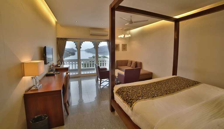Jaisamand-Island-Resort-Deluxe-Room