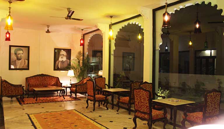 Karohi-Haveli-Lobby1