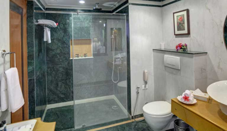 Ramada-Udaipur-Resort-and-Spa-Deluxe-Room-Bathroom
