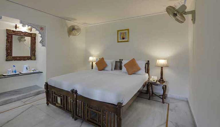 Swaroop-Vilas-Deluxe-Room1