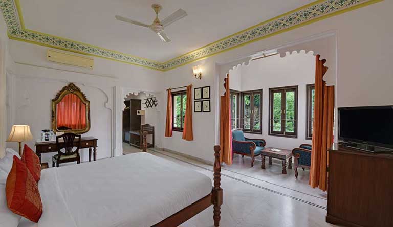 Swaroop-Vilas-Super-Deluxe-Room1