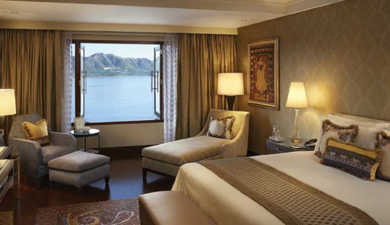 The-Leela-Palace-Udaipur-Luxury-Suite