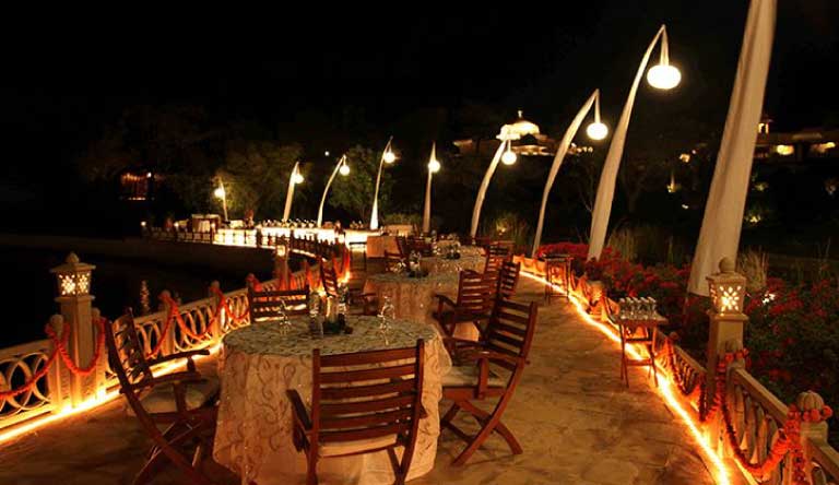 The-Oberoi-Udaivilas-Udaipur-Dinner-on-Promenade