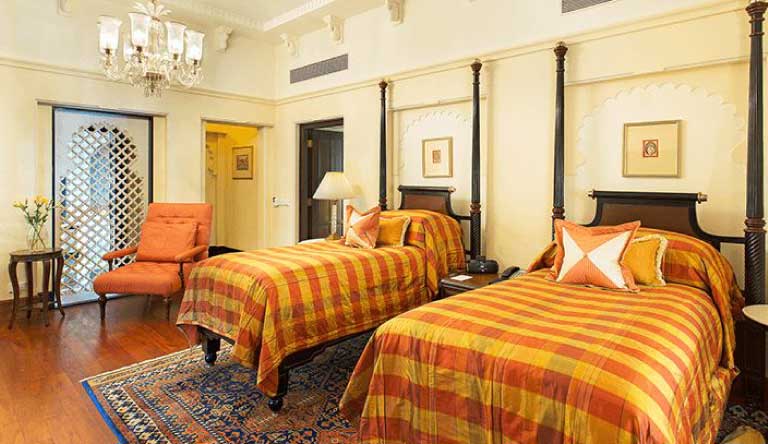 The-Oberoi-Udaivilas-Udaipur-Kohinoor-Suite-Bedroom1