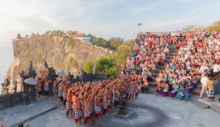 kecak-dance-uluwatu-sunset-bali-indonesia