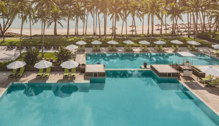 club-med-swimming-pool