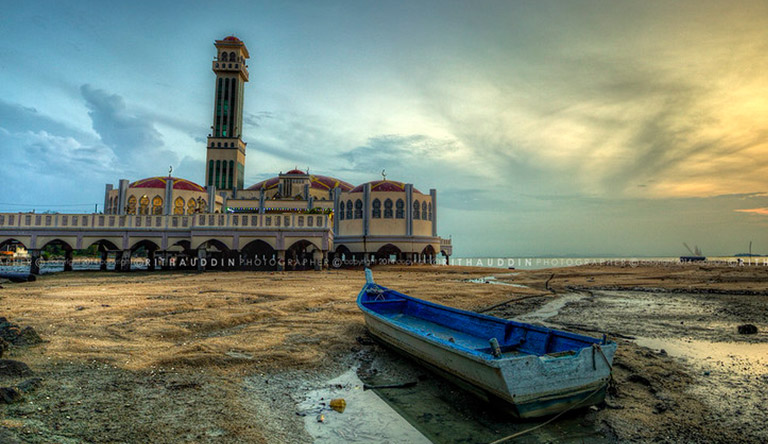 tanjung-bungah-floating-mosque-penang-malaysia