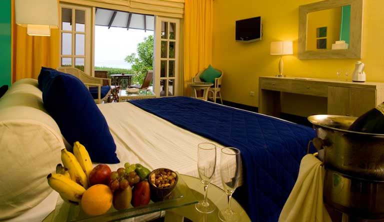 Adaaran-Select-Meedhupparu-Beach-Villas