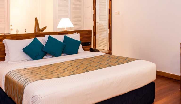 Adaaran-Select-Meedhupparu-Deluxe-Beach-Villa