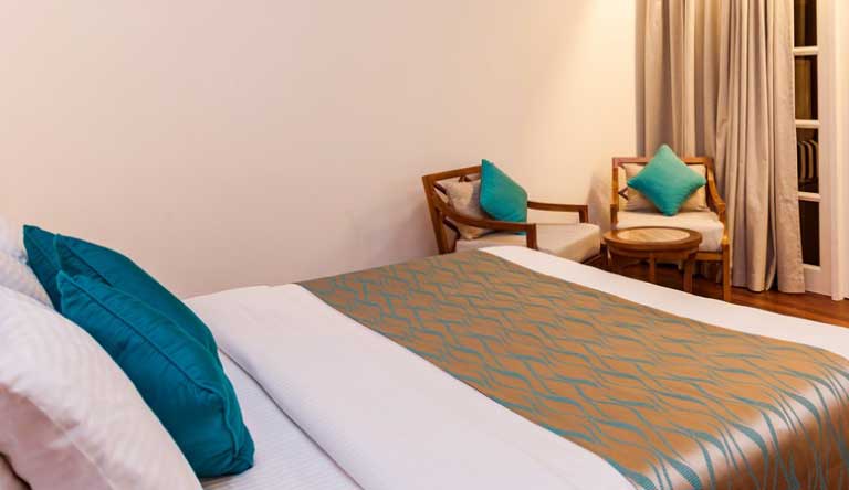 Adaaran-Select-Meedhupparu-Jacuzzi-Beach-Villas