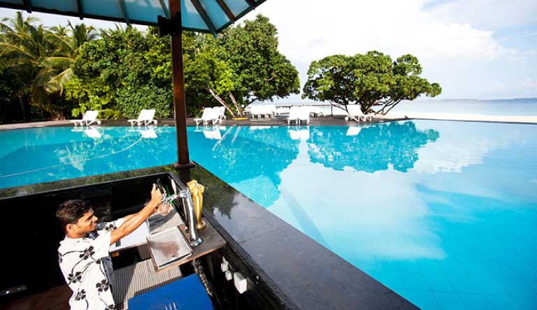 Adaaran-Select-Meedhupparu-Pool-Bar