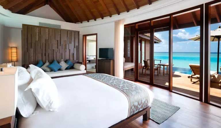 Anantara-Dhigu-Resort-Spa-Over-Water-Pool-Suite
