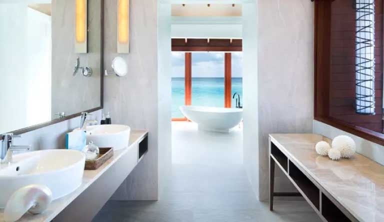 Anantara-Dhigu-Resort-Spa-Over-Water-Pool-Suite1