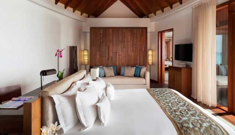 Anantara-Dhigu-Resort-Spa-Over-Water-Villa