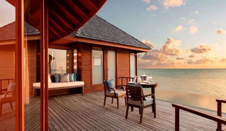 Anantara-Dhigu-Resort-Spa-Over-Water-Villa2