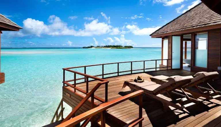 Anantara-Dhigu-Resort-Sunrise-Over-Water-Suite