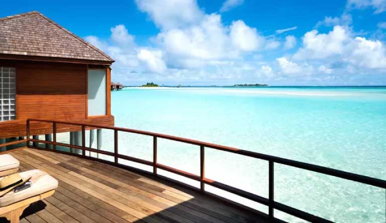 Anantara-Dhigu-Resort-Sunrise-Over-Water-Suite1