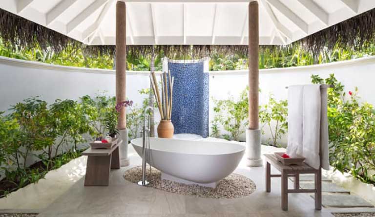 Anantara-Dhigu-Resort-Sunset-Beach-Villa-Bathroom