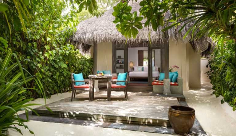 Anantara-Dhigu-Resort-Sunset-Beach-Villa4