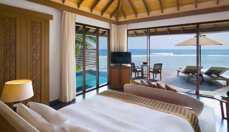 Anantara-Veli-Resort-and-Spa-Ocean-Pool-Bungalow1