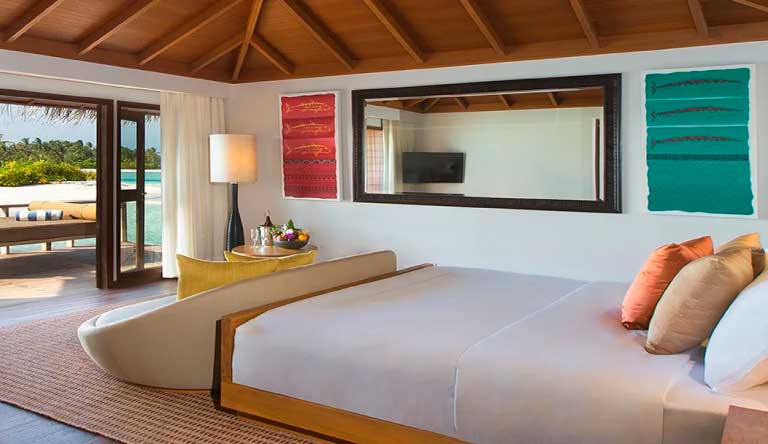 Anantara-Veli-Resort-and-Spa-Over-Water-Bungalow1