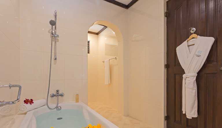 Bandos-Maldives-Deluxe-Room-Washroom