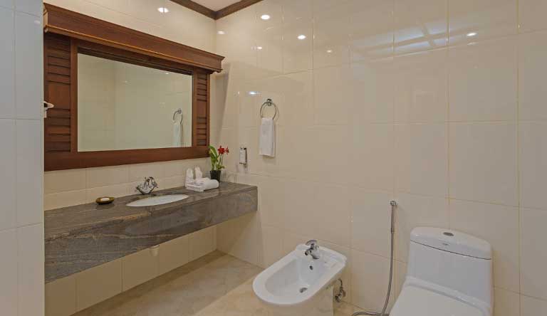 Bandos-Maldives-Garden-Villa-Washroom