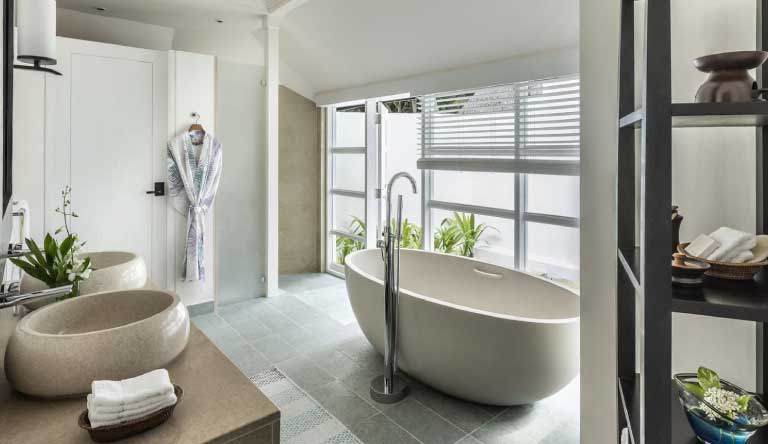 Four-Seasons-Resort-Kuda-Huraa-Deluxe-Beach-Pavilion-with-Pool-Washroom