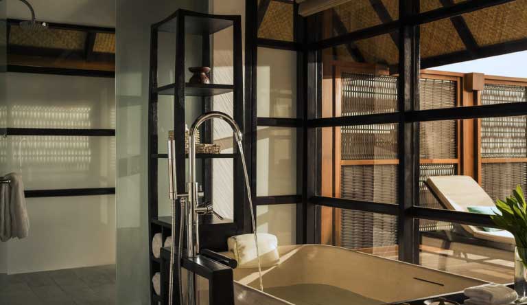 Four-Seasons-Resort-Kuda-Huraa-Sunset-Water-Villa-with-Pool4