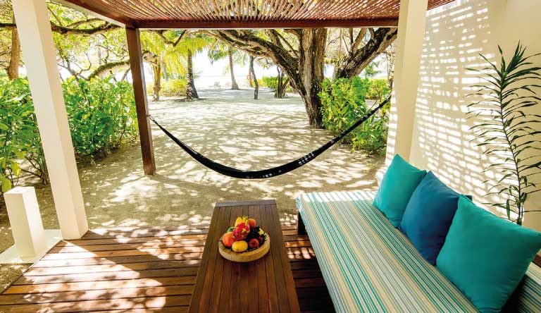 Holiday-Inn-Resort-Kandooma-Beach-Villa