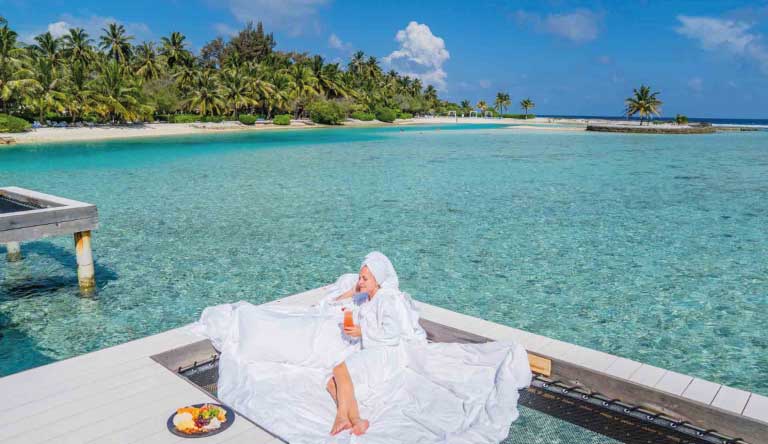 Holiday-Inn-Resort-Kandooma-Overwater-Villa-3