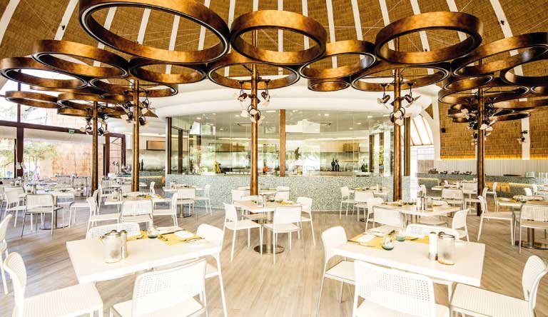 Holiday-Inn-Resort-Kandooma-Restaurant