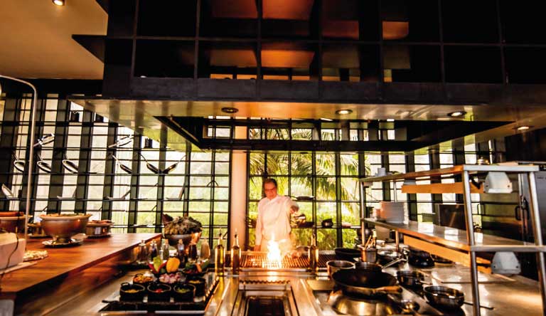 Holiday-Inn-Resort-Kandooma-Restaurant1