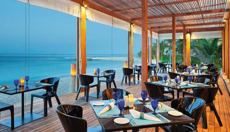 Holiday-Inn-Resort-Kandooma-Restaurant2