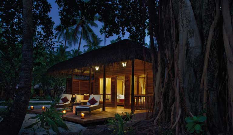 Kuramathi-Island-Resort-Beach-Villa1