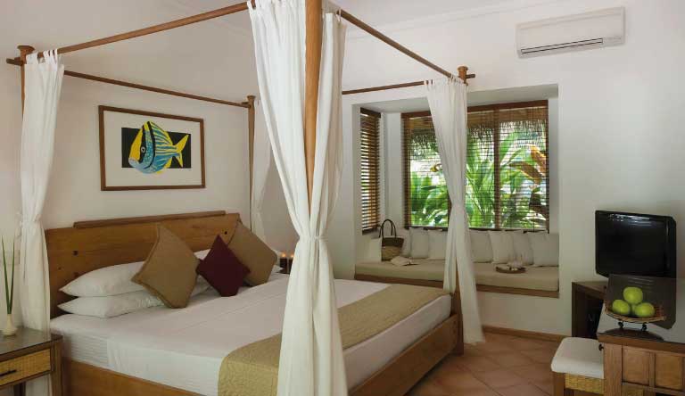Kuramathi-Island-Resort-Deluxe-Beach-Villa2