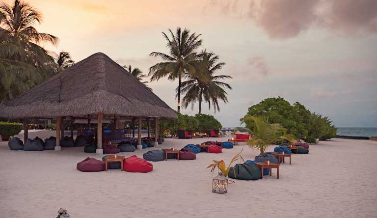 Kuramathi-Island-Resort-Sandbar