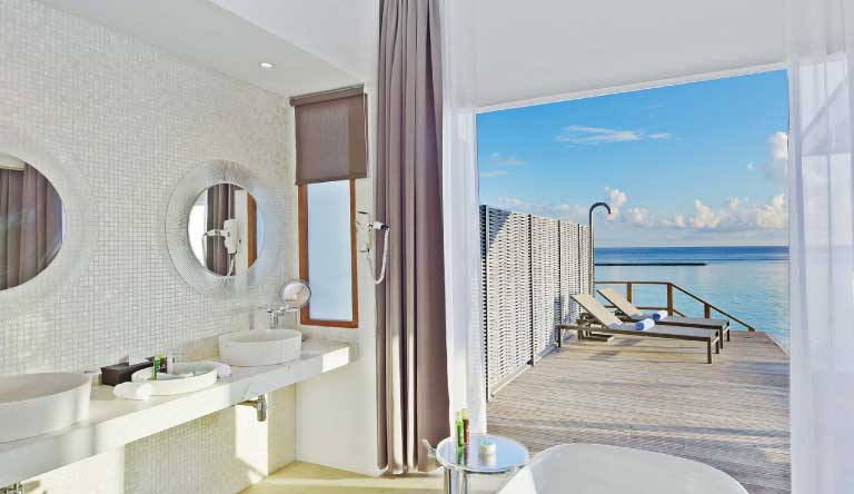 Kuramathi-Island-Resort-Water-Villa-with-Pool2